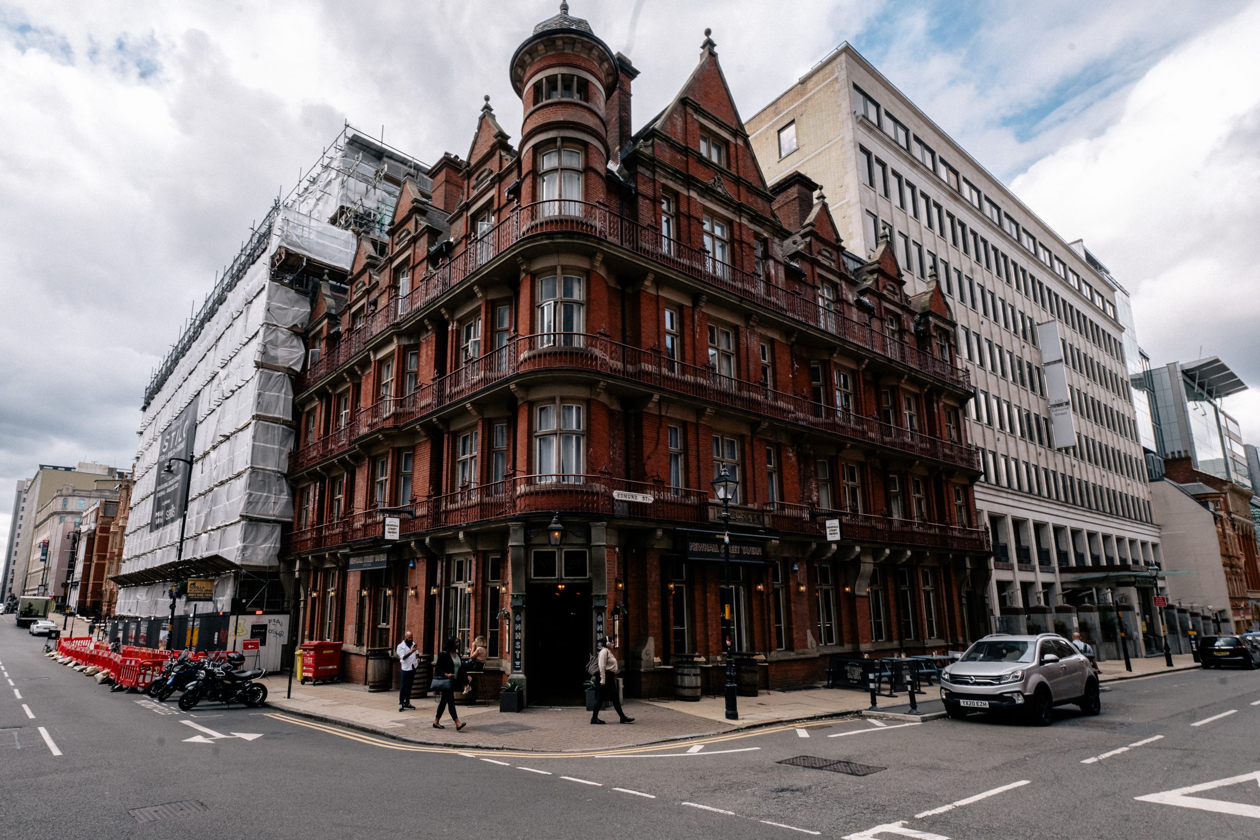 Newhall Street Tavern